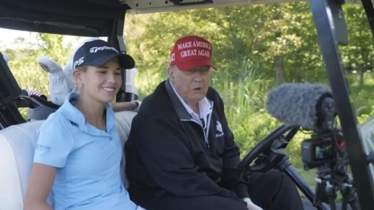 Donald Tramp nabirasi bilan golfda samimiy suhbat qildi