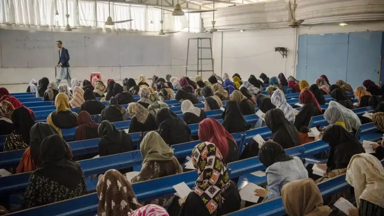 В Афганистане запретили использование смартфонов в университетах