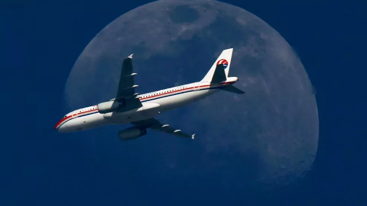 The US imposes restrictions on Chinese airlines' flights