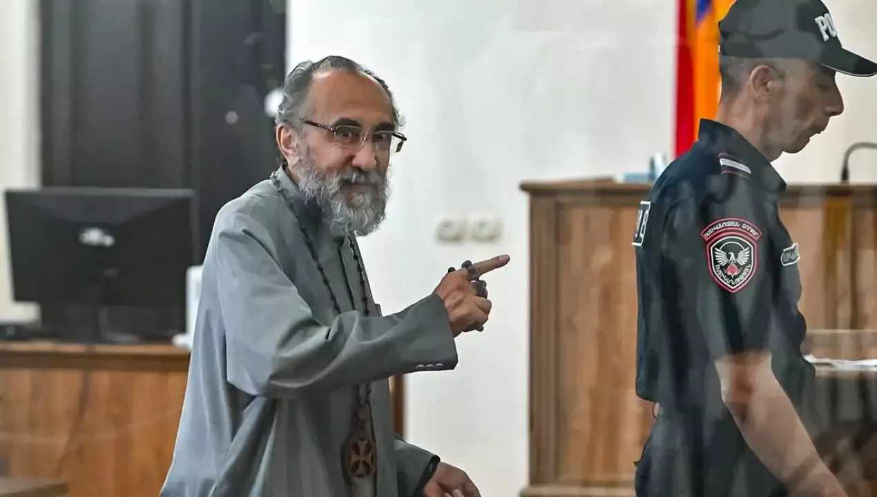 Arman arxiyepiskopi siyosiy ayblov bilan qamaldi