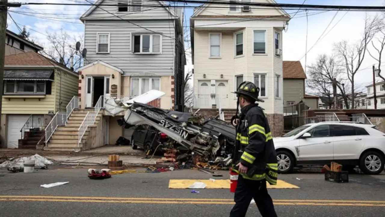 Four people died in two plane crashes in the USA