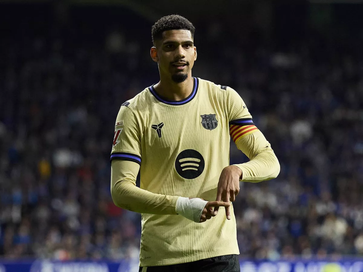 Liverpool and Chelsea compete for Araujo