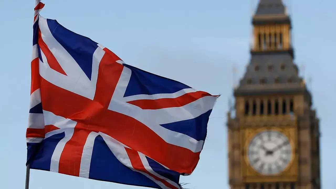 В парламенте Великобритании уборщик нарушил правило работы в течение 16 лет