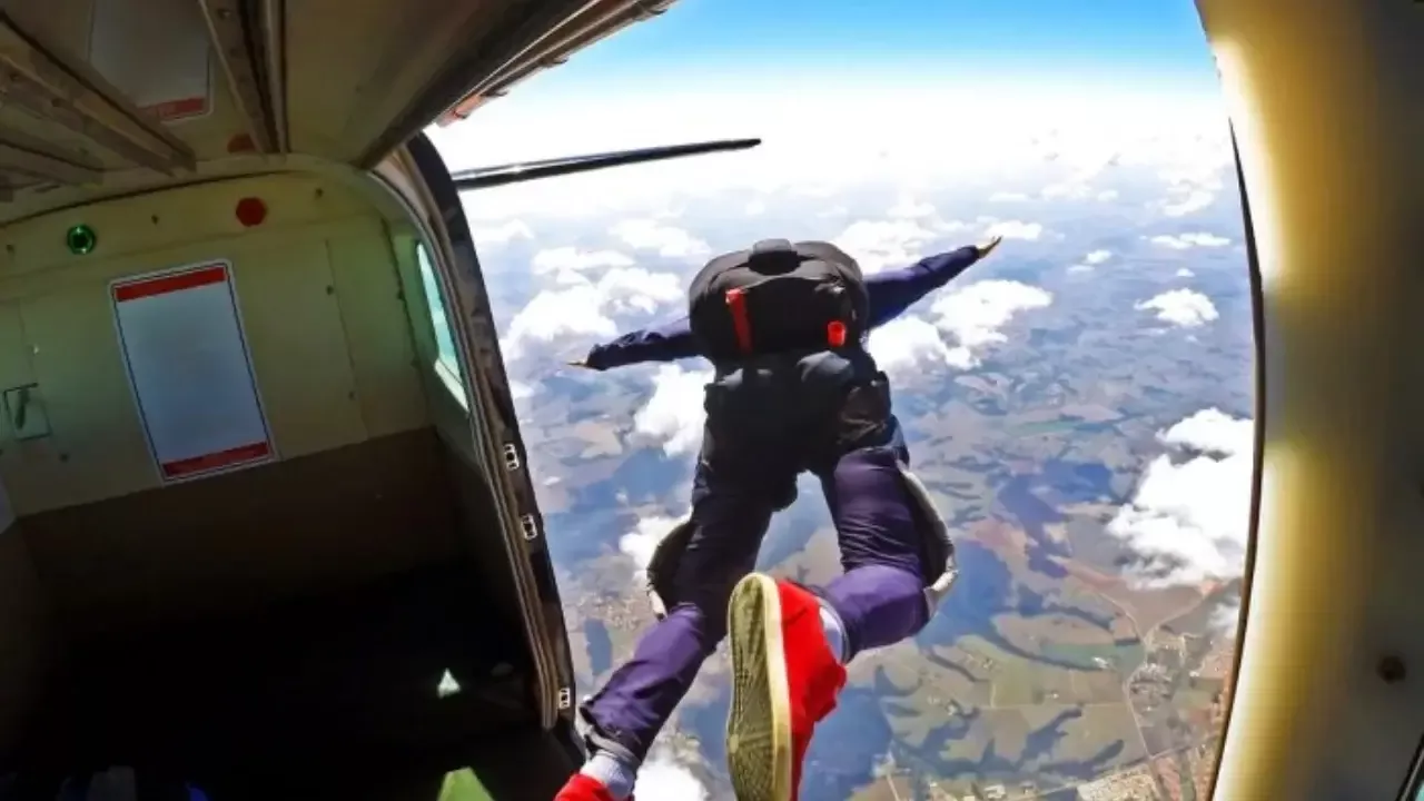 Британец выжил после прыжка с 3000 метров без парашюта