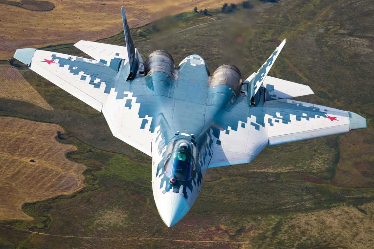 Su-57 F-35 ga raqobatda texnik imkoniyat yetarli emas
