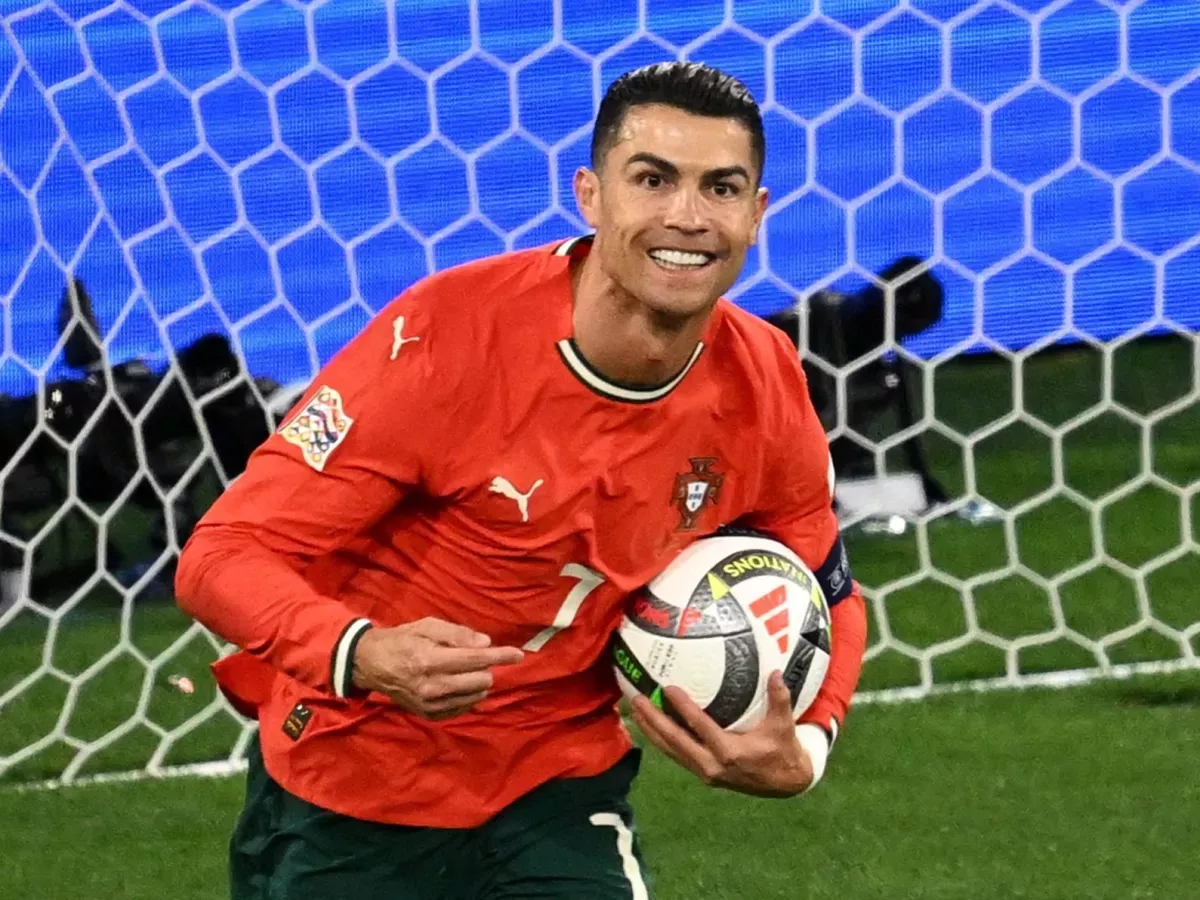 FIFA prezidenti Ronalduning rekord golini tabrikladi