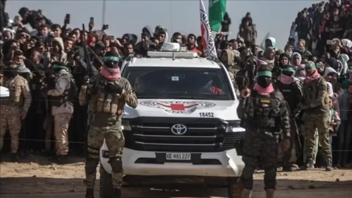 Israel and Hamas begin prisoner exchange
