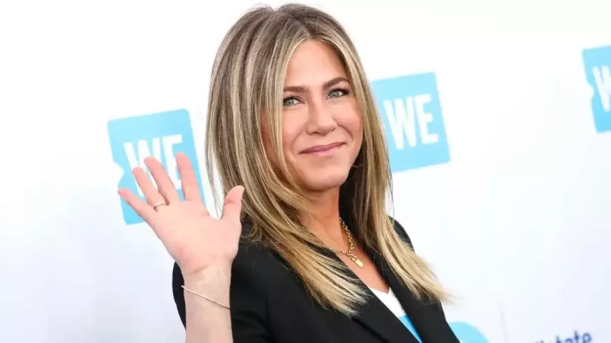 Jennifer Eniston farzand asrab olishni istamaganini aytdi