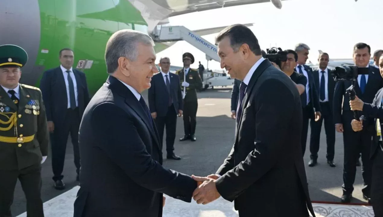 Мирзиёев с рабочим визитом посетил Таджикистан