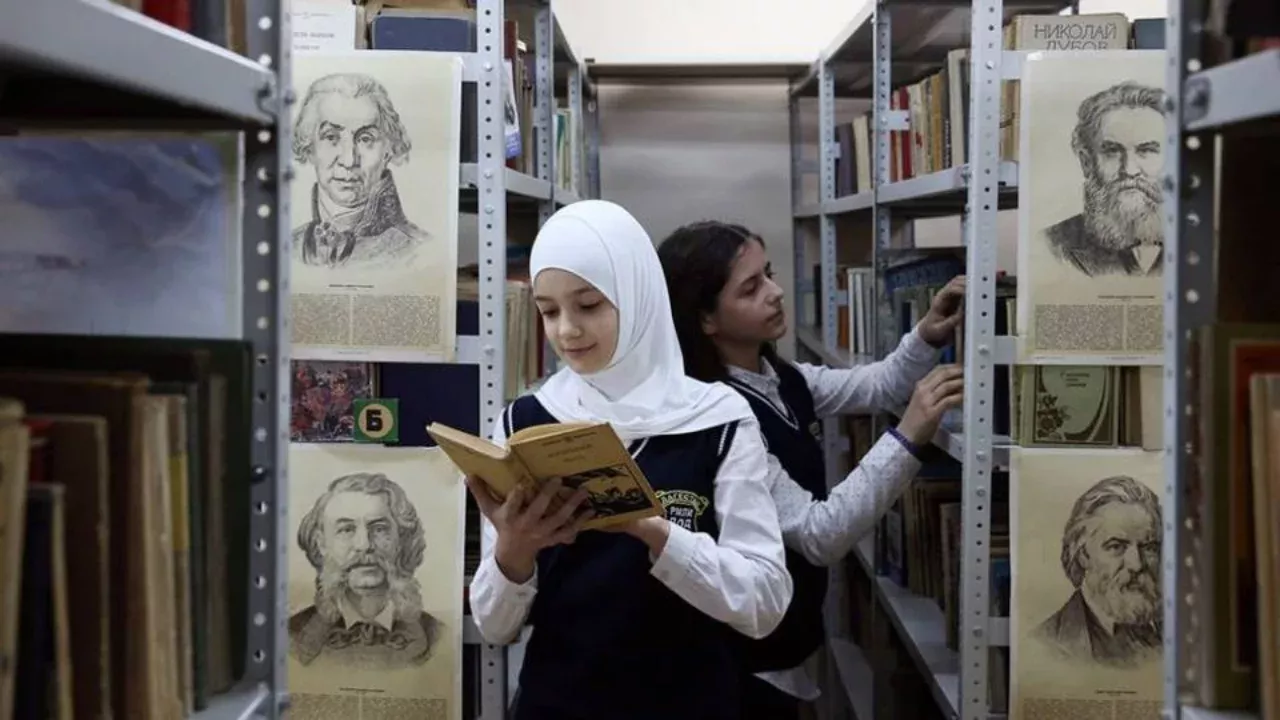 Rossiyada maktablarda diniy kiyimlarga taqiq joriy qilindi