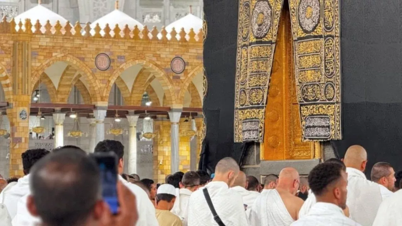 Saudi Arabia allows Umrah pilgrimage with all types of visas