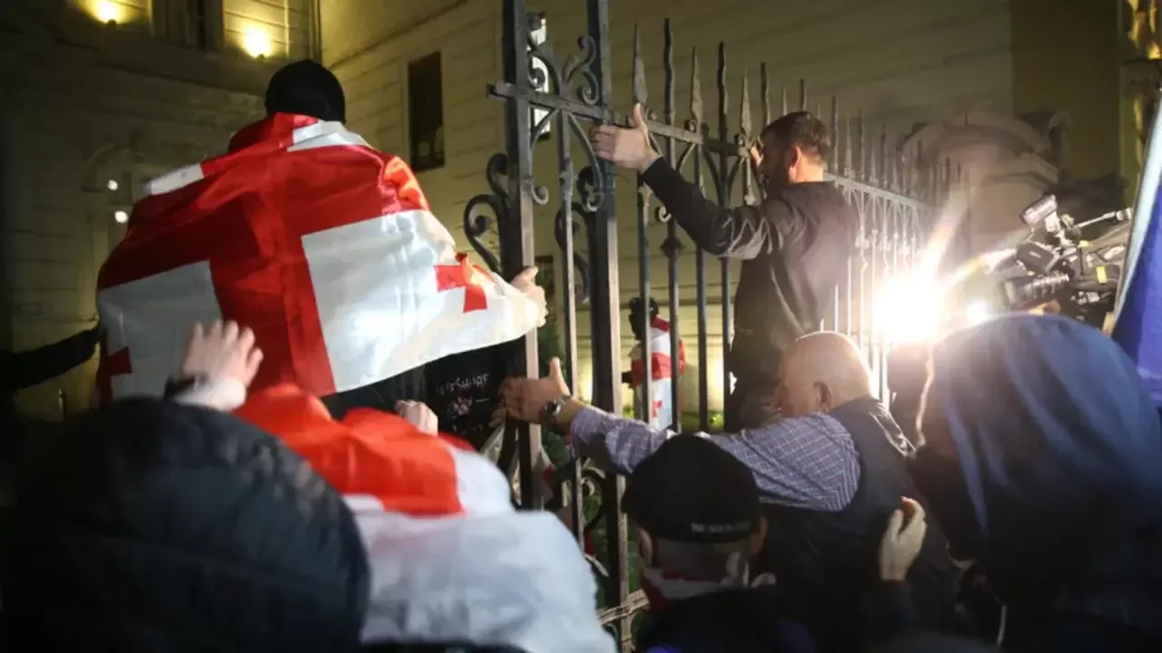 Tbilisida prezident qarorgohida to‘qnashuv yuz berdi