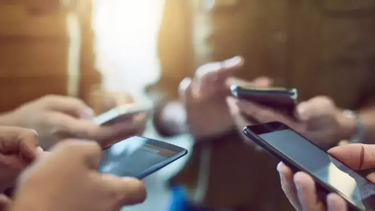 Toyoake shahri yoshlar uchun mobil cheklov joriy qildi