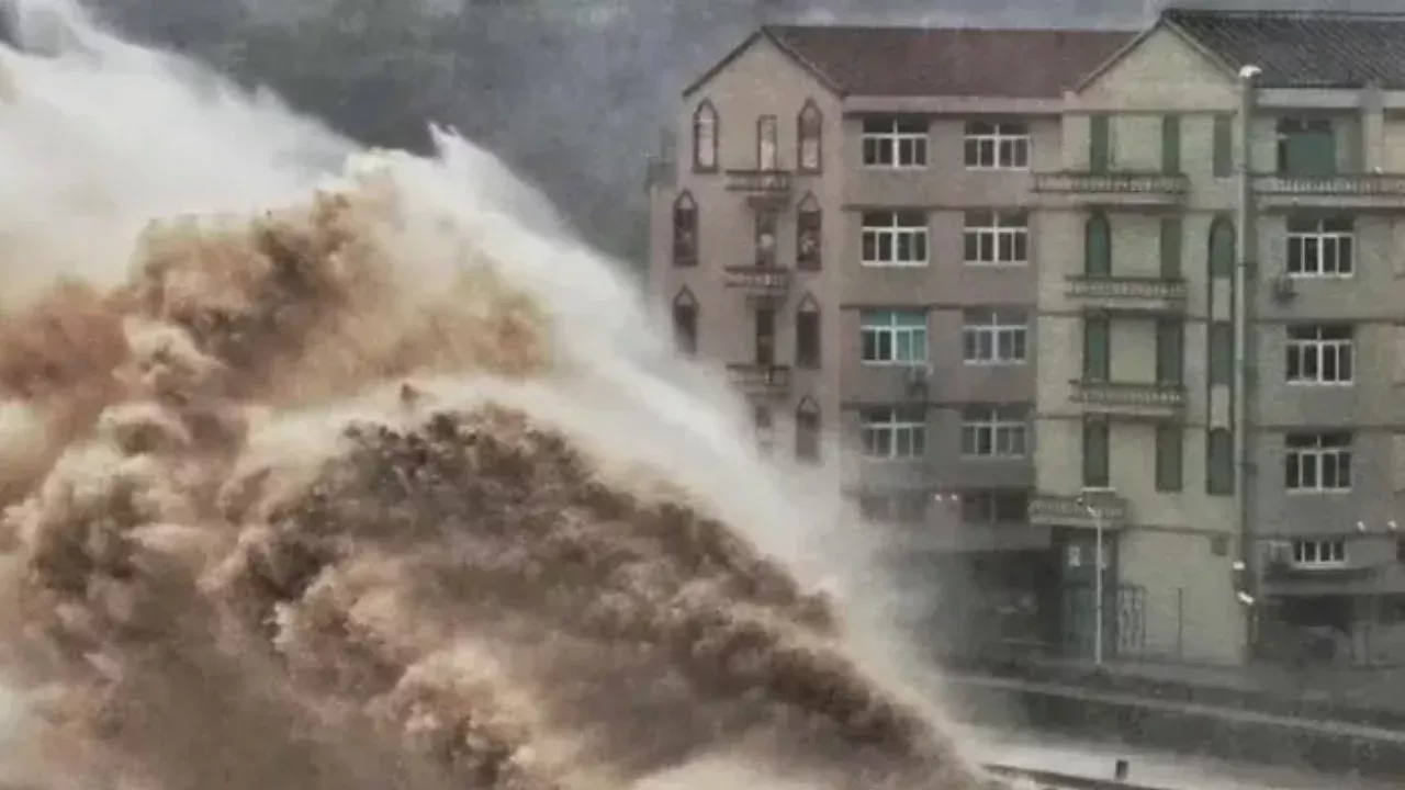 В Химачал-Прадеш автобус был погребён под лавиной