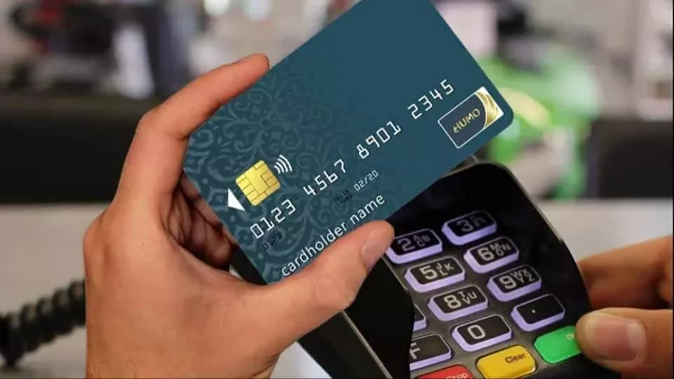 Xorijdagi o‘zbekistonliklarga bank ilovalarida cheklovlar qo‘yildi