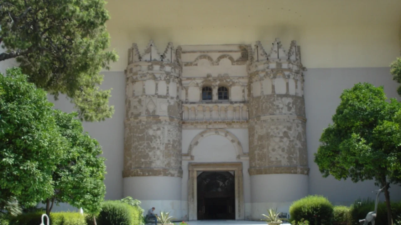 Damashqdagi muzeydan oltita qadimiy haykal o‘g‘irlandi