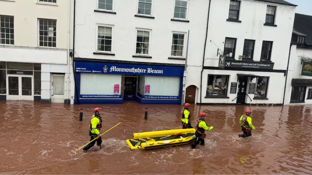 Storm damages continue in Portugal and Britain