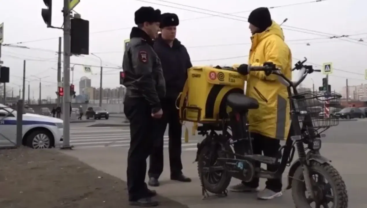 Sankt-Peterburgda migrant kurerlar uchun cheklovlar joriy qilindi