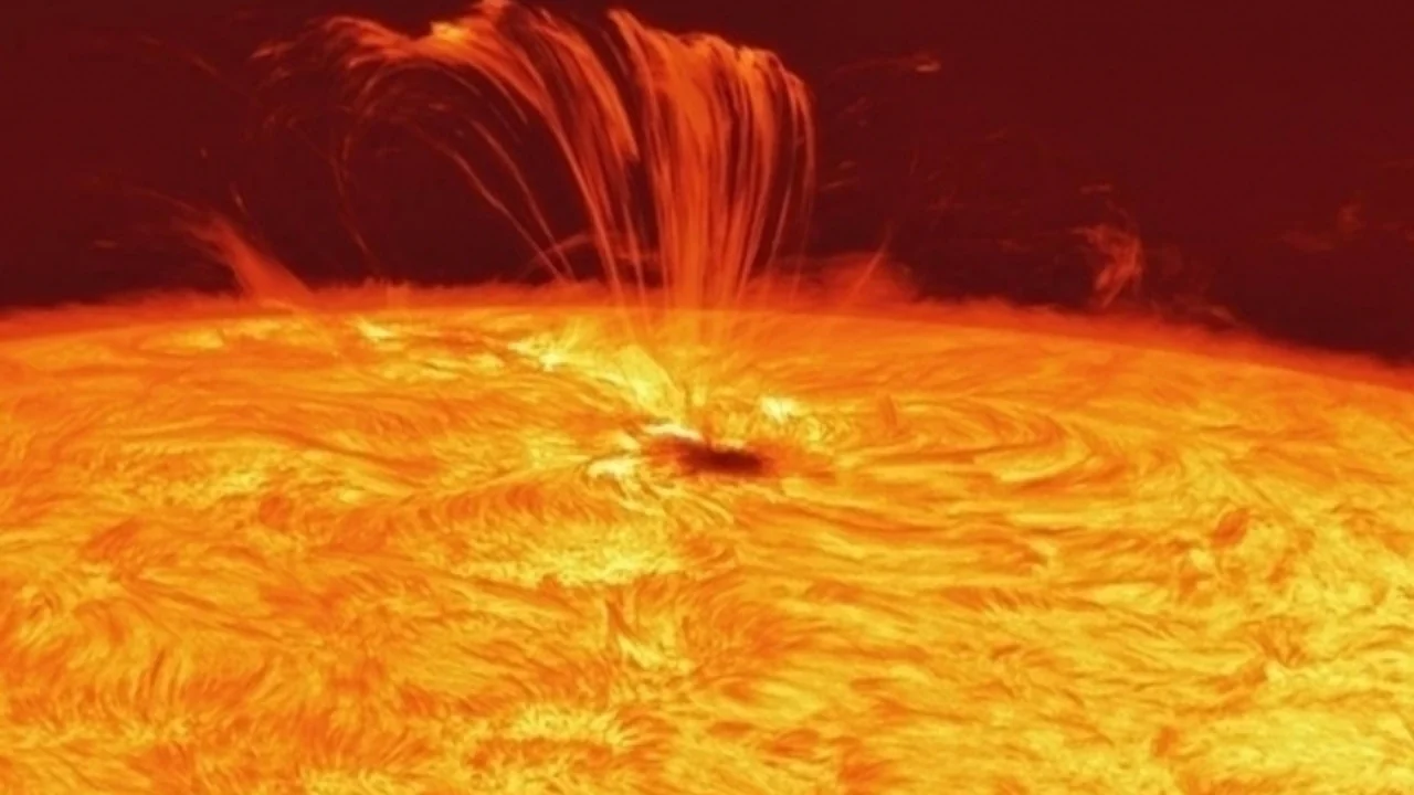A massive explosion of one million kilometers observed on the Sun