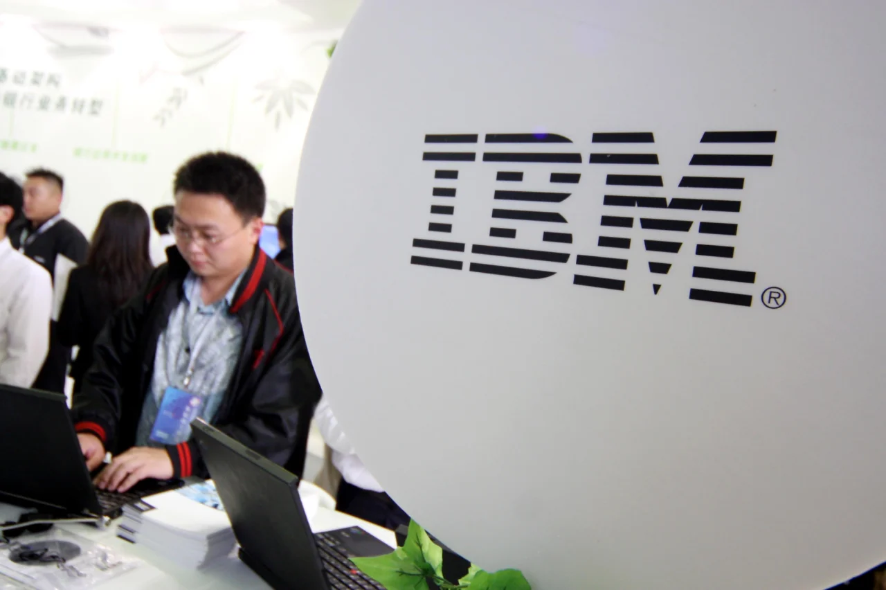 IBM sun’iy intellekt yordamida 8 ming ish o‘rnini qisqartiradi