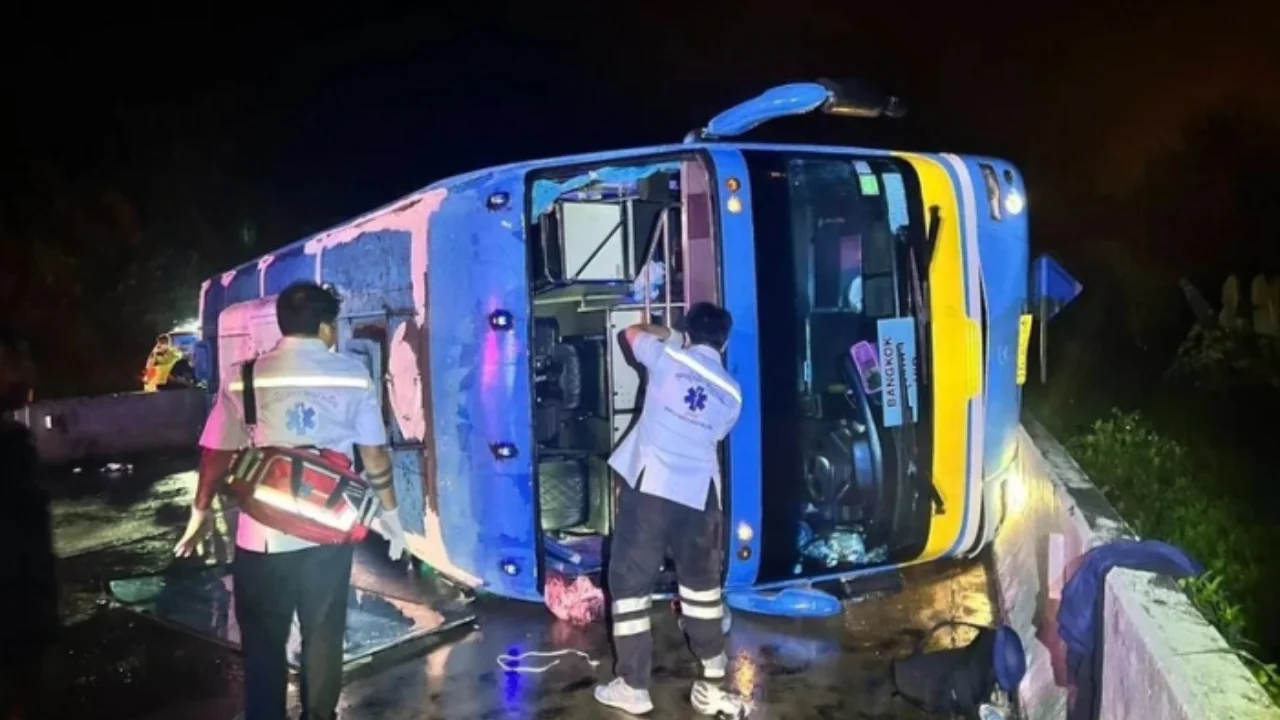 Tailandda sayyohlar avtobusi ag‘darildi, 12 kishi jarohatlandi