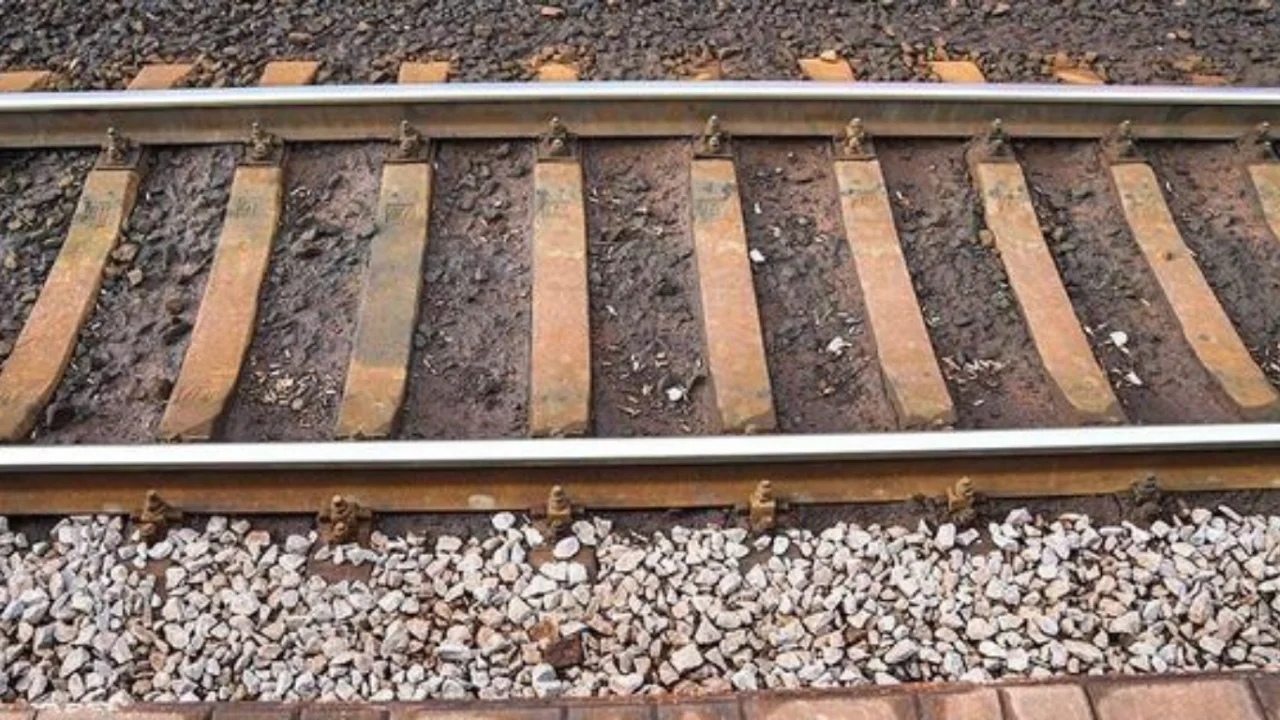 Kunminda poyezd 11 ishchini urib ketdi