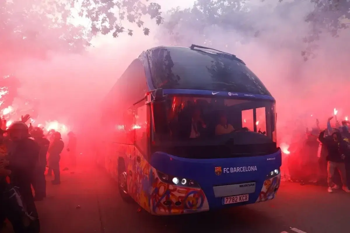 “Barselona” muxlislari avtobusida yong‘in chiqdi