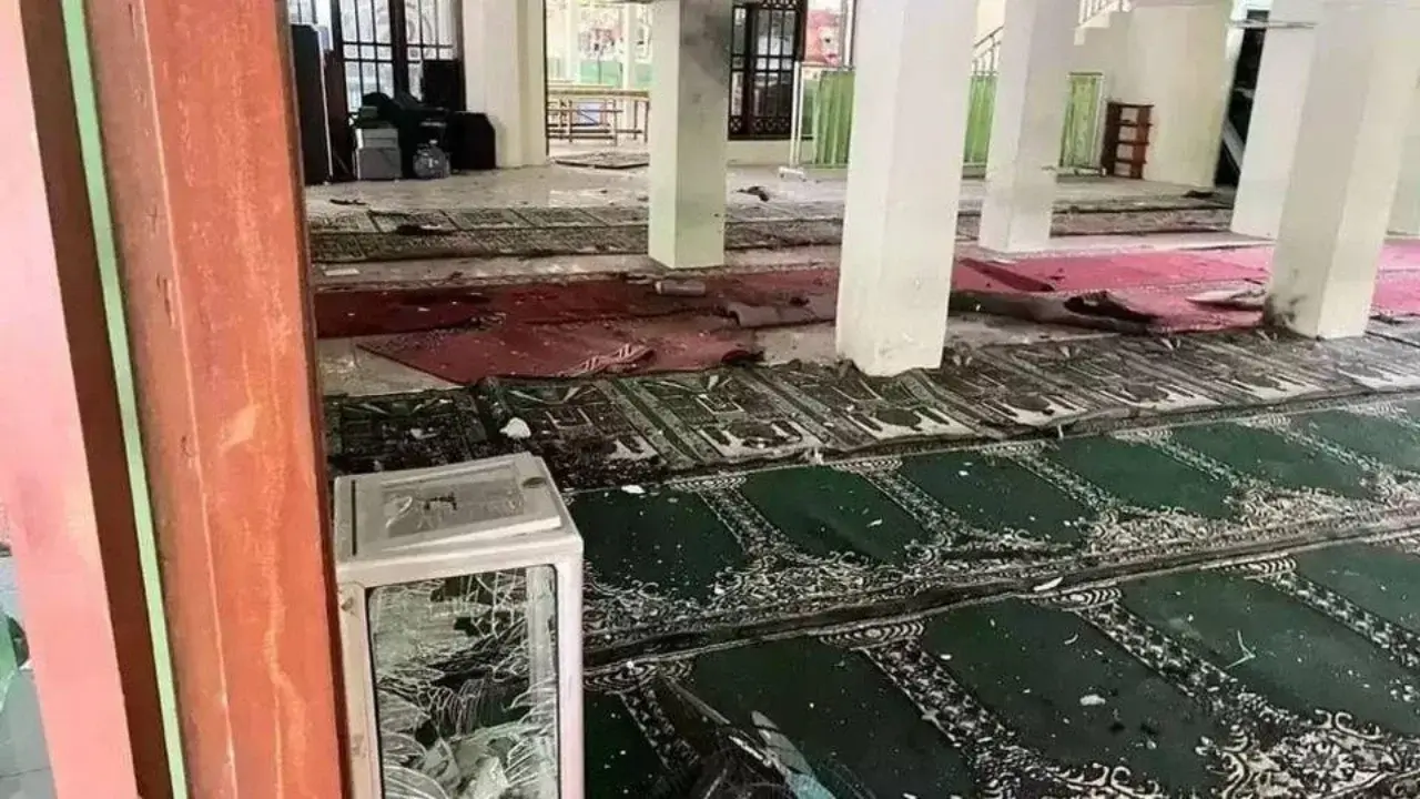 Jakarta masjididagi portlashda 50 kishi jarohatlandi