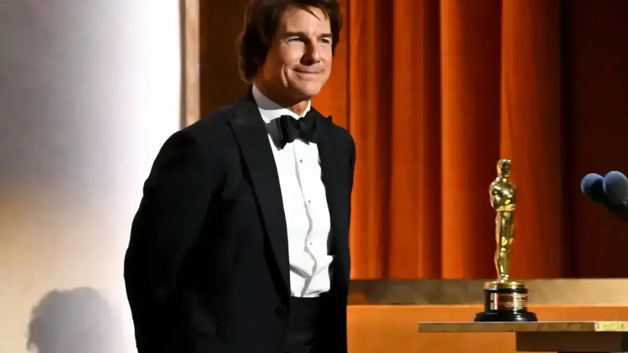 Tom Cruise honored with honorary Oscar