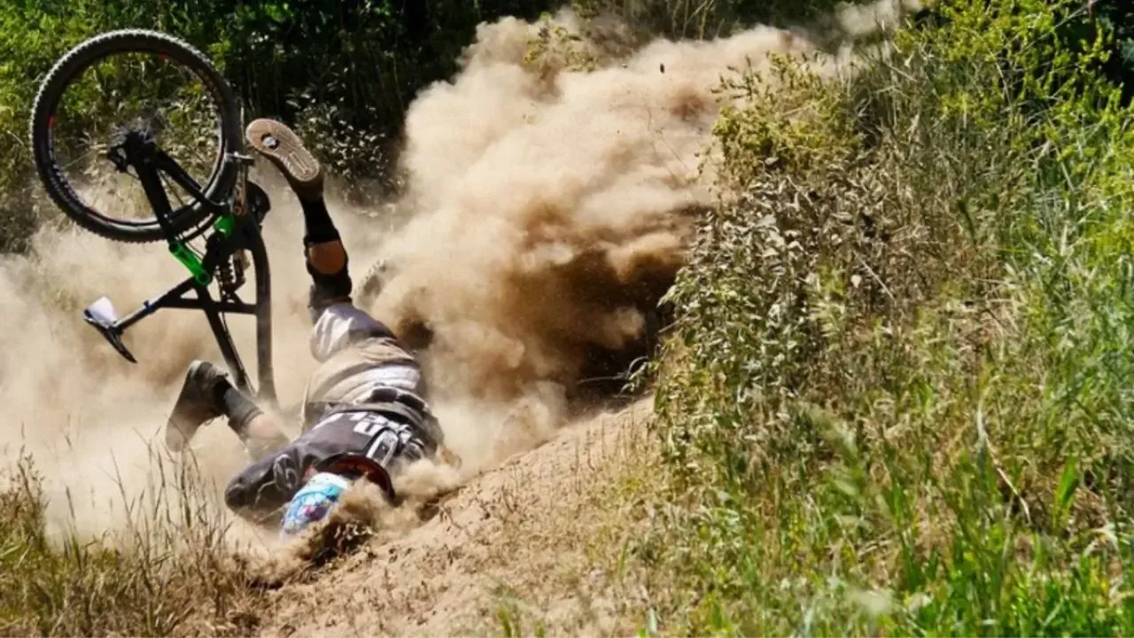 Пожилой человек, упавший в пропасть во Франции, провел там три дня