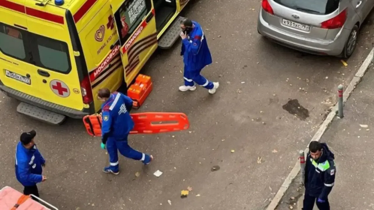 Рабочий, упавший с 12 этажа на стройке, скончался