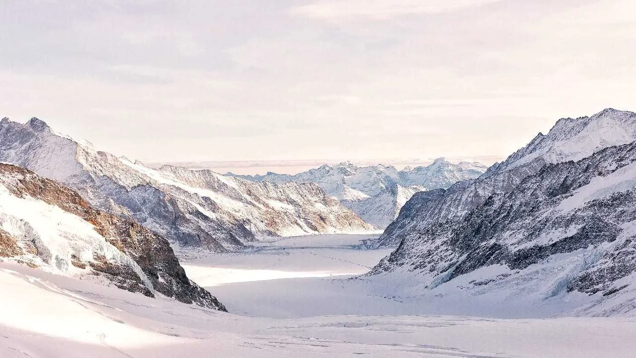 Qamchiq pass closed due to heavy snow