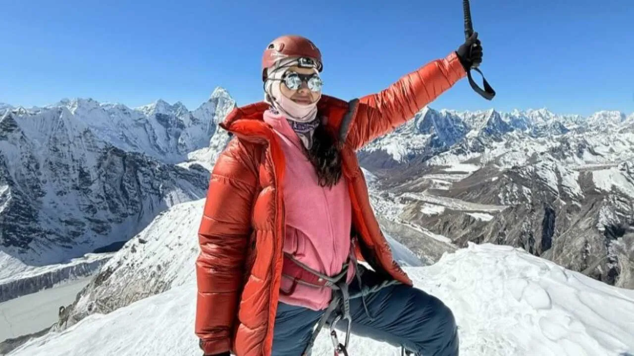 Alyona Aitova Island-Pik cho‘qqisini zabt etdi.