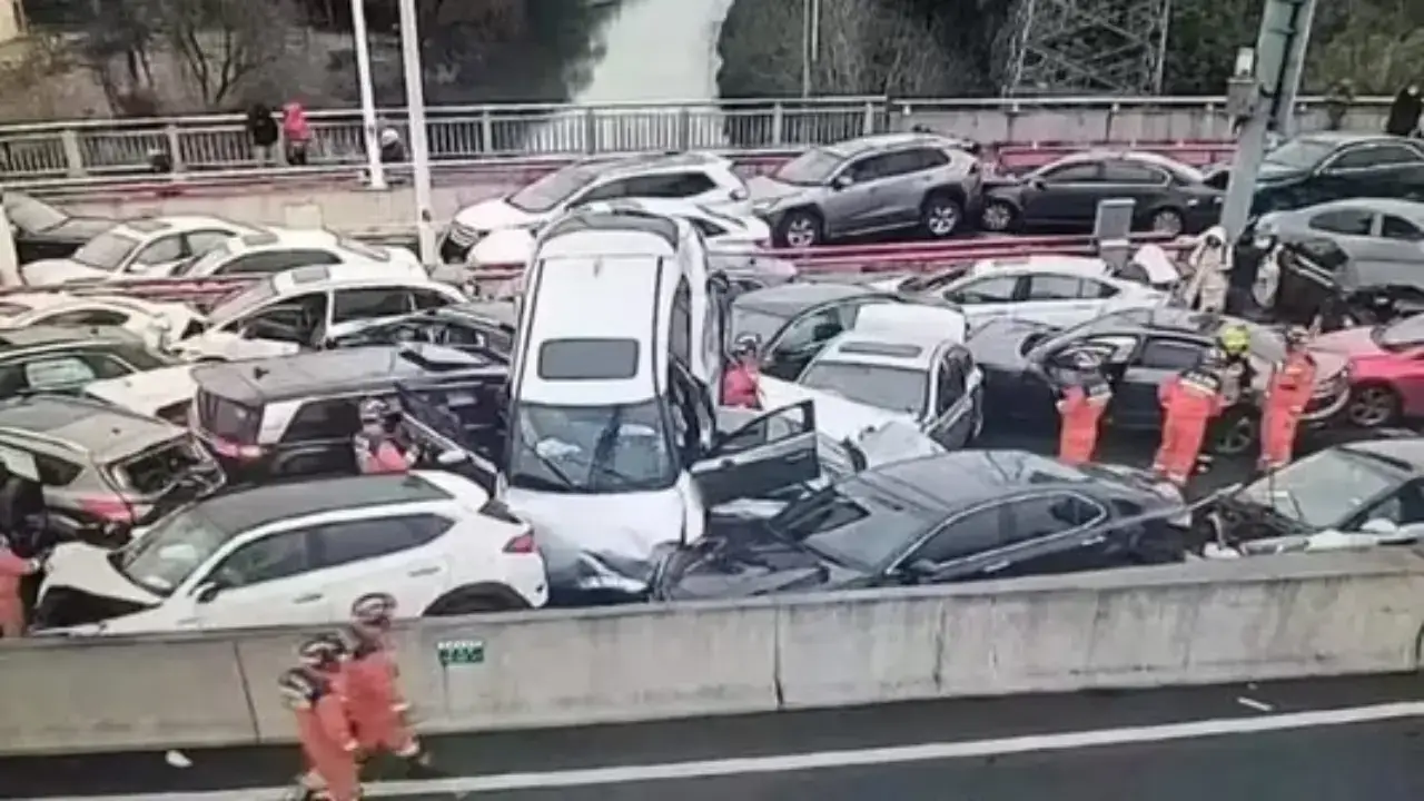 Крупное ДТП с участием 57 автомобилей в Японии