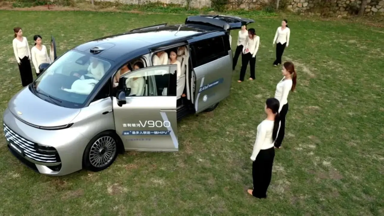 Geely Galaxy V900: A minivan that can seat 42 people!