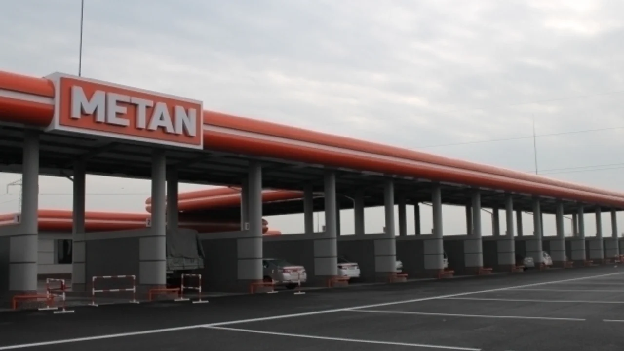 Временные ограничения на работу метановых газозаправочных станций введены