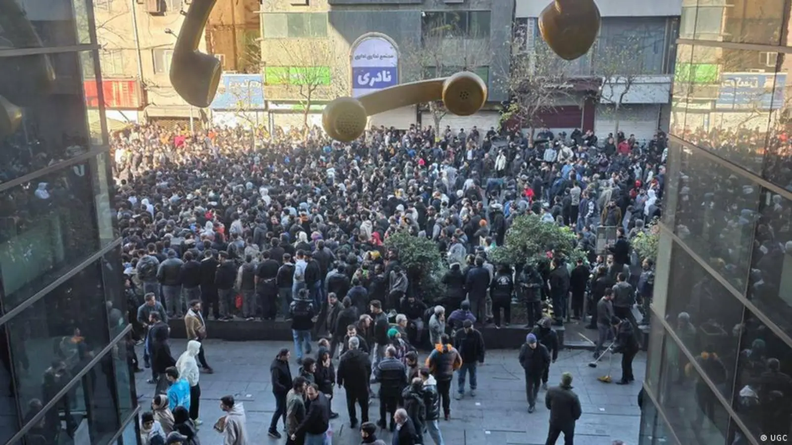 Economic protests intensify in Iranian cities
