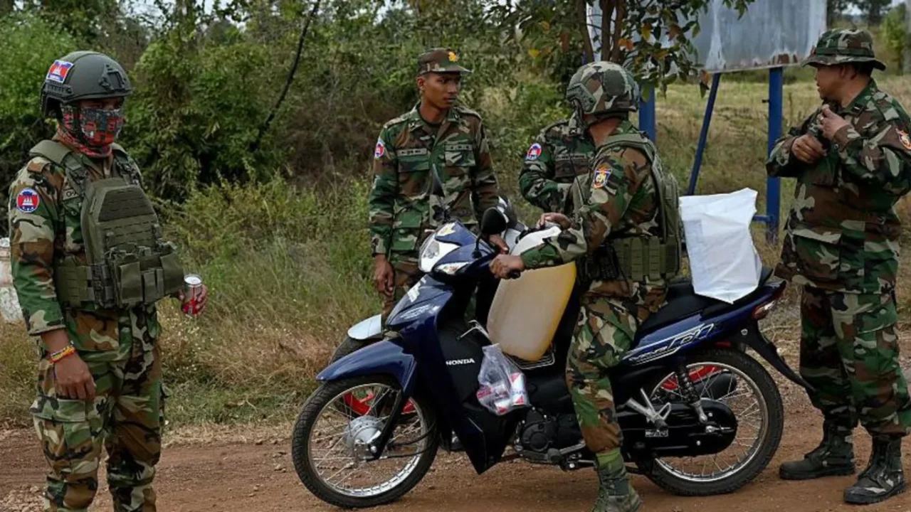 Cambodia Temporarily Closes Border with Thailand