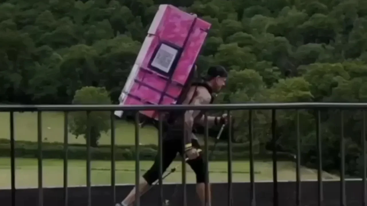 Man carrying a refrigerator pays tribute to his wife’s memory
