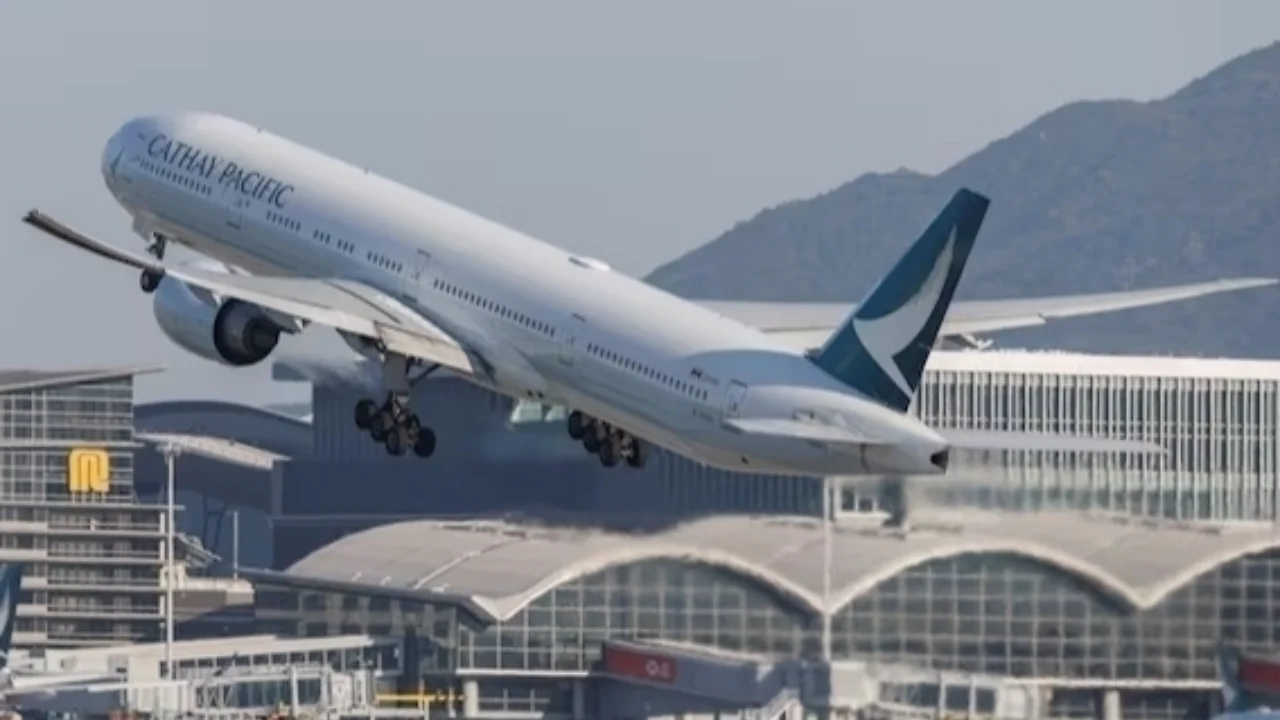 Passenger attempting to open airplane door detained