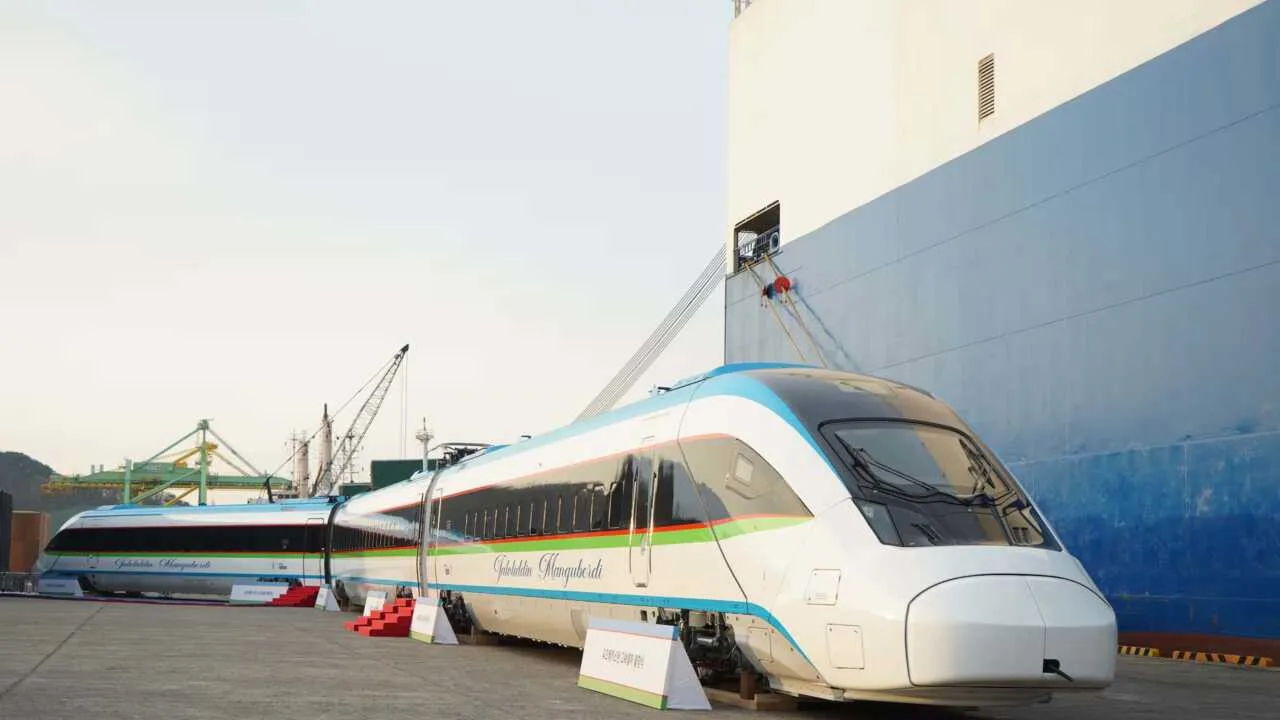 O‘zbekistonga birinchi tezyurar poyezd jo‘natildi