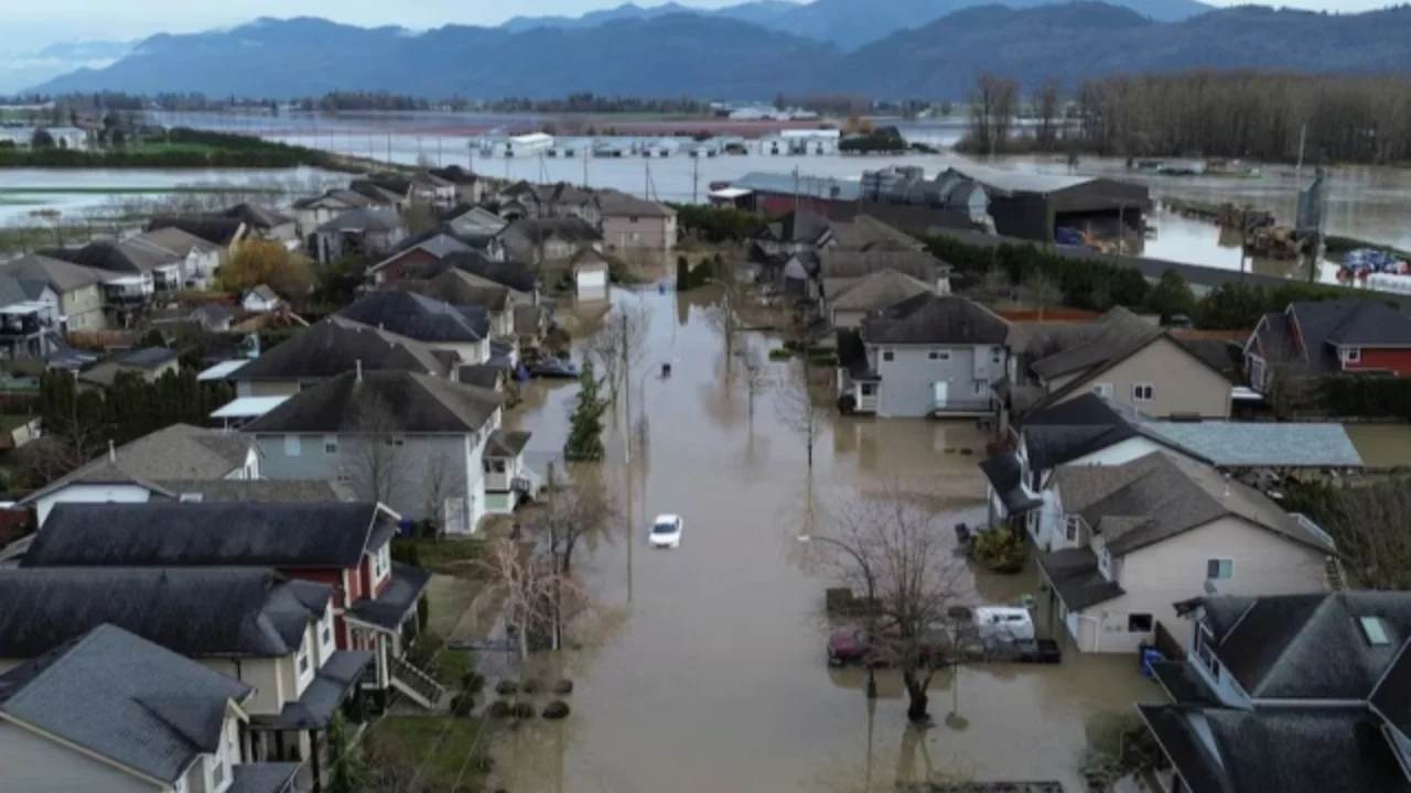 Heavy rains in the USA and Malaysia caused floods