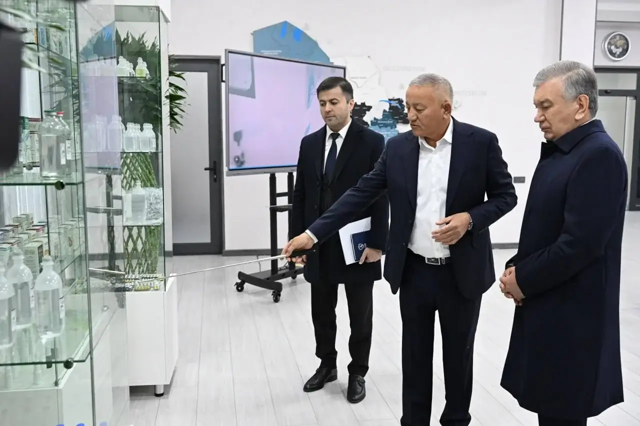 Президент ознакомился с проектом производства лекарств в Сирдарье