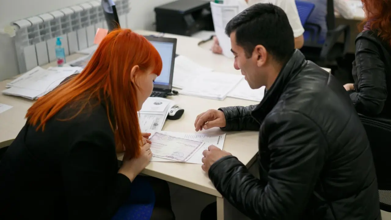 Rossiyada migrantlar uchun bank hisoblari cheklanishi mumkin