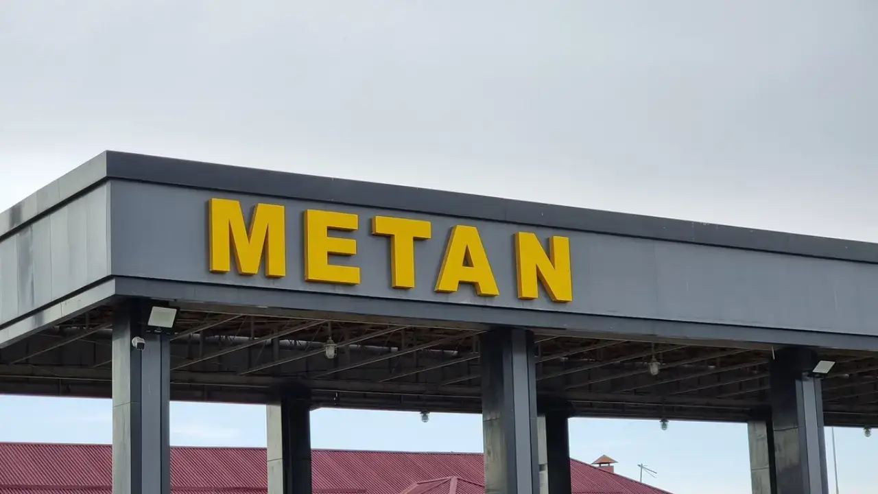 Временные ограничения на работу метановых газозаправочных станций введены