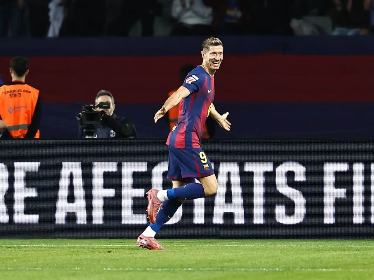 Левандовски спас «Барселону» важным голом