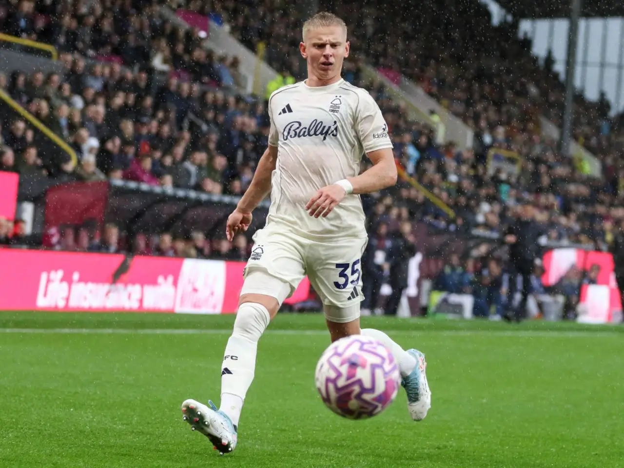 Zinchenko leaves Nottingham Forest early