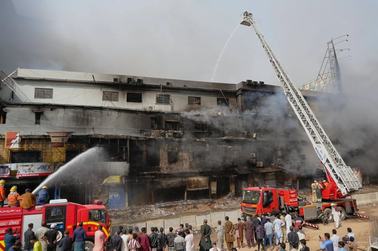 11 people died in a fire in Karachi