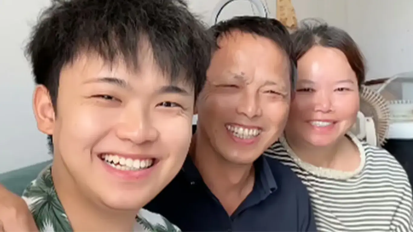 26-year-old Pen found his family in Hong Kong and changed his life