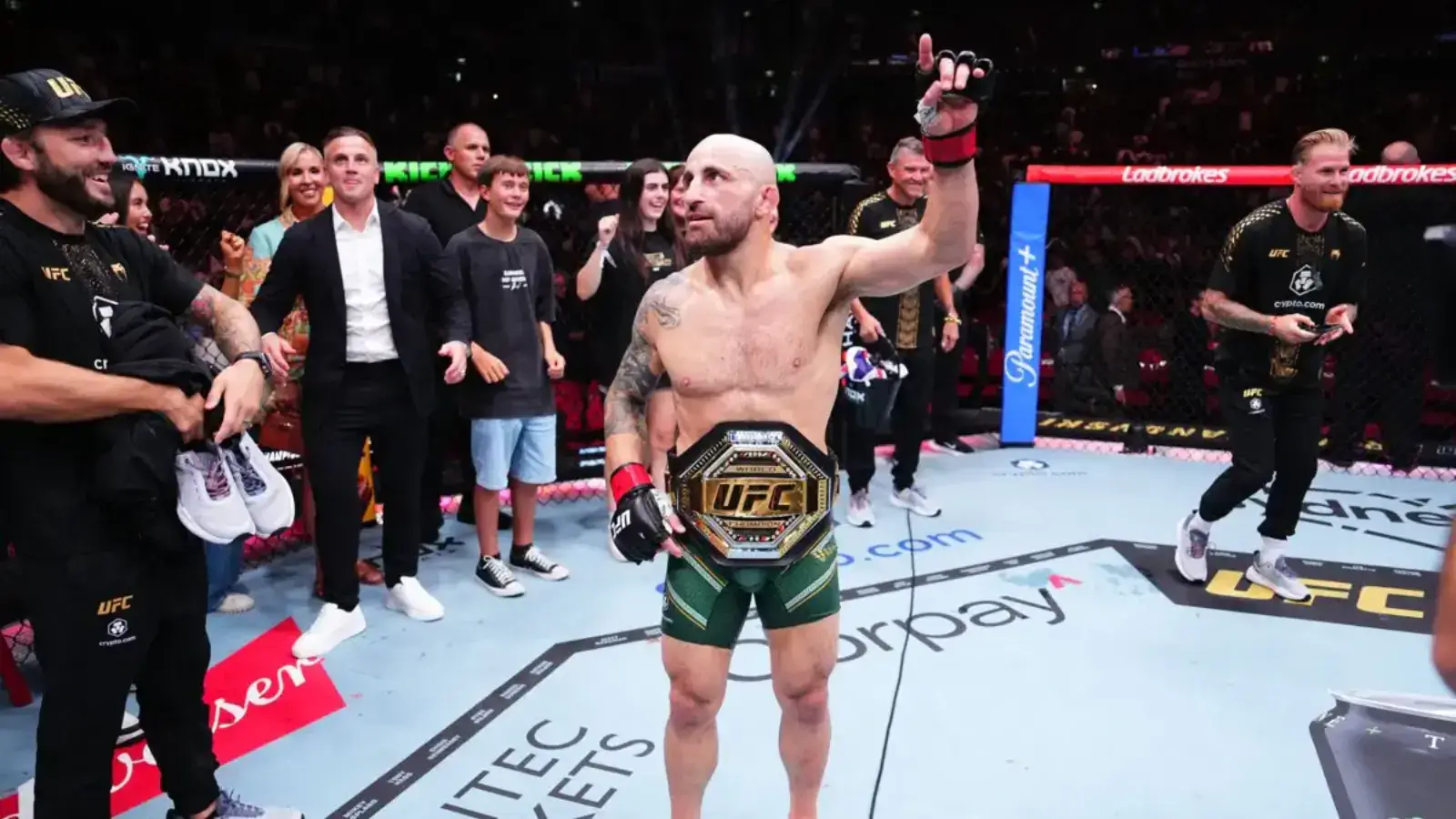 Volkanovski Lopesni yengib, chempionlikni saqlab qoldi